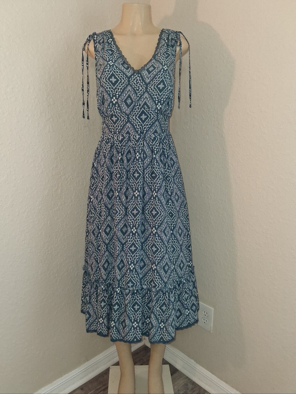 TORRID SLEEVELESS VERY PRETTY DRESS SZ 1 (14)